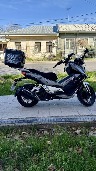 Скутер Lifan KPV 150 Максискутер