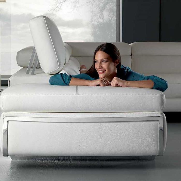 Разпродажба на италиански дивани от естествена кожа