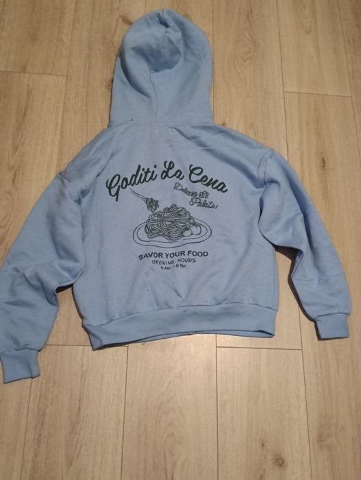 Hanorac cu glugă fete mărimea XS. La 50 lei.