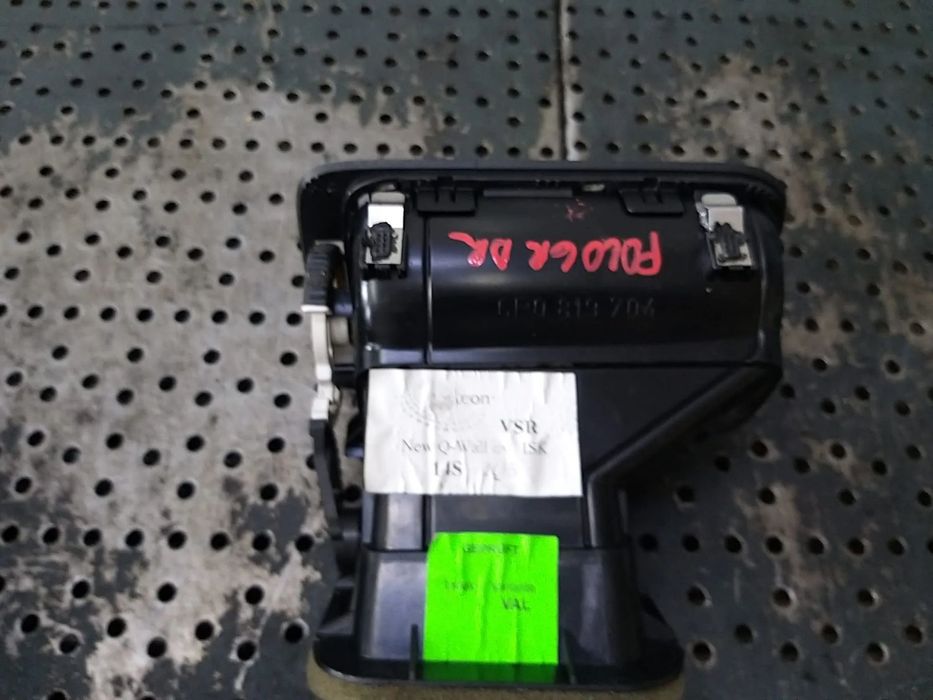 Grila ventilatie bord dreapta vw polo 6r 6r0819704