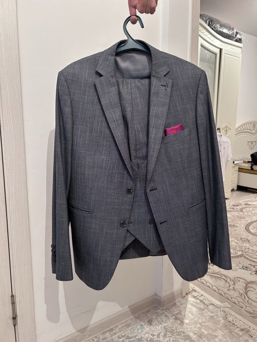 Костюм тройка продам