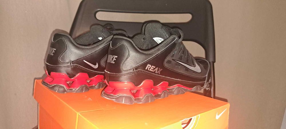 Маратонки NIKE Reax