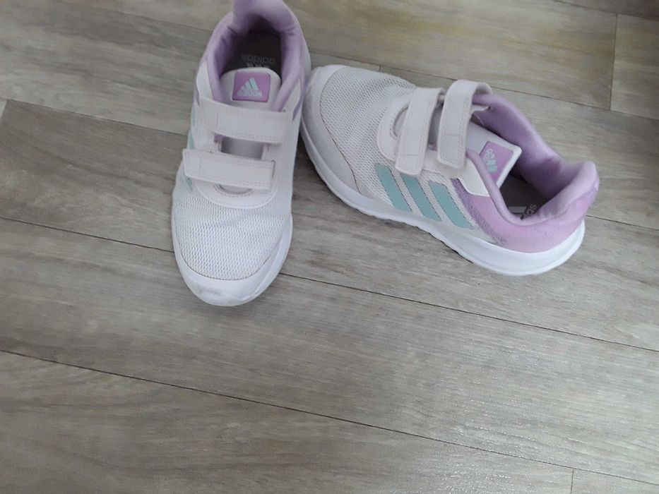 Adidas damă  marca Adidas mărimea 35 +1 tricou  nou cadou mărimea S