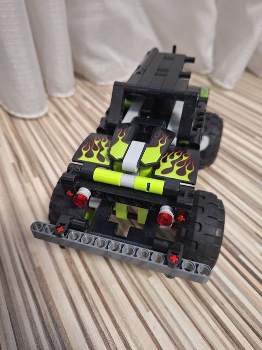 Lot Lego Technic Monster Jam Megalodon  si Grave Digger.