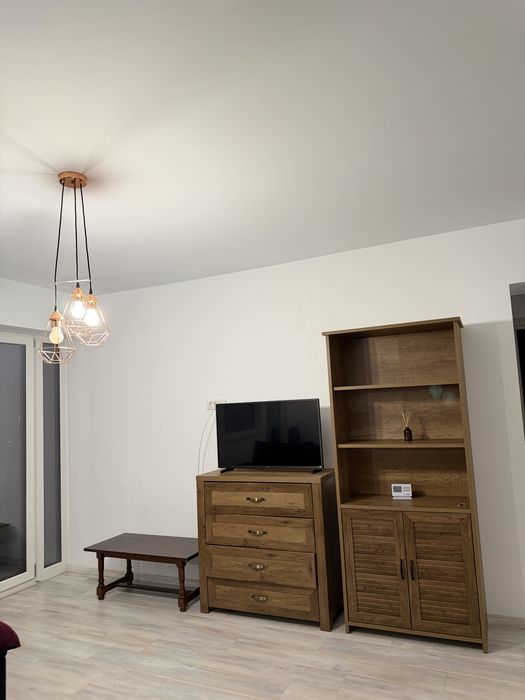 De închiriat apartament 3 camere