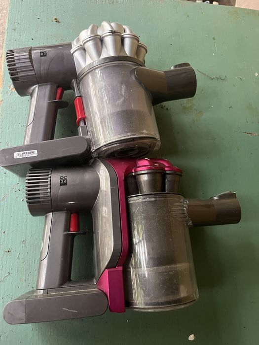 2x aspiratoare Dyson