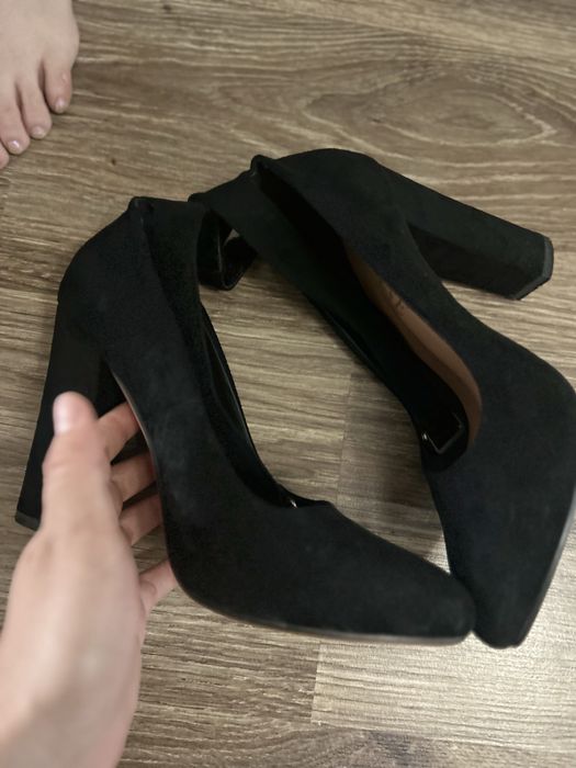 Срочно продам черные туфли