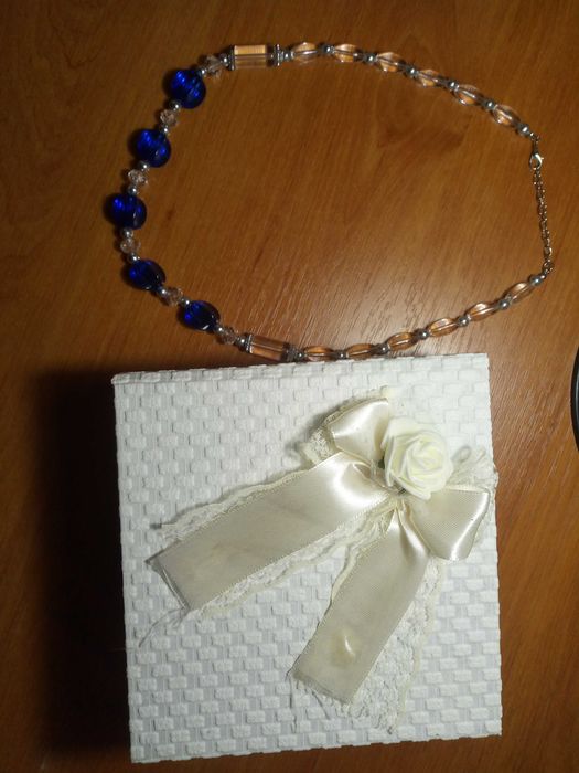 Украшение ожерелье с синими бусами.Цена 50 тыс