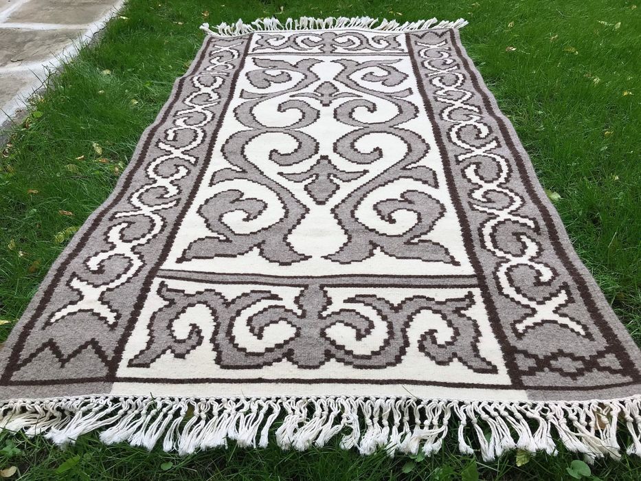 ръчно изработен вълнен килим