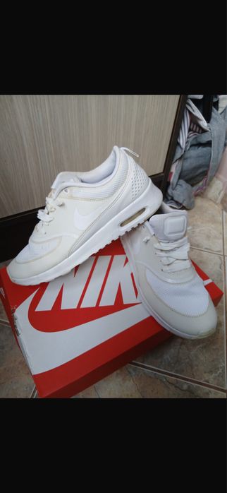 Vand adidasi nike