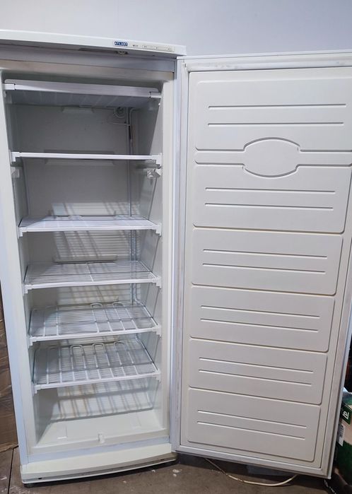 Морозильник Atlant Атлант 240 л белый