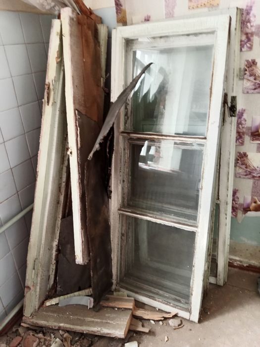 Отдам рамы,двери бесплатно