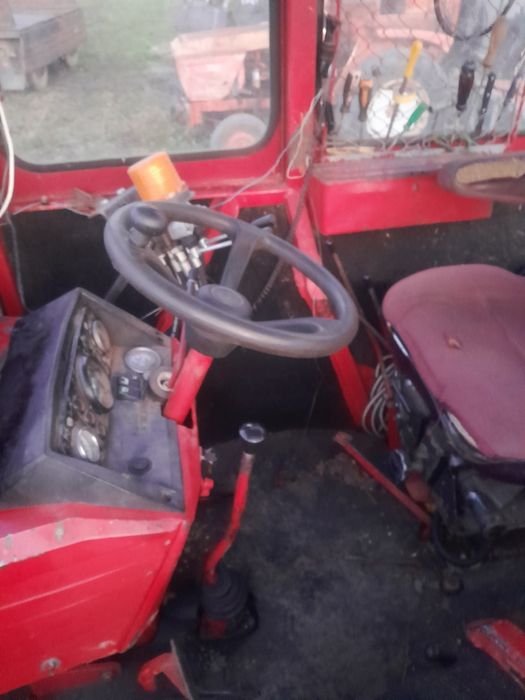 Vând tractor u650 cu incarcator