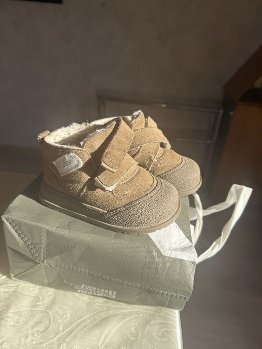 Продаётся зимний детский обувь