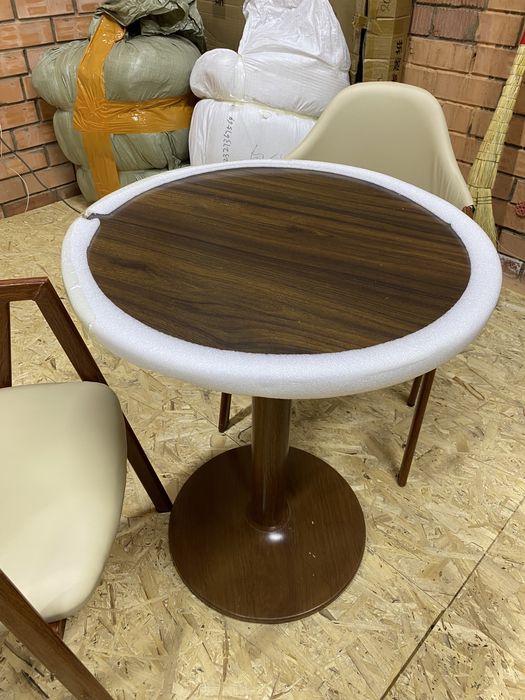 Продам набор: стол + 2 стула