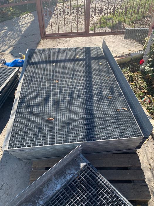 Trepte si gratare zincate