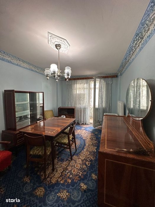 De vanzare apartament 4 camere,2 bai,2balcoane,etj1,zona ultracentrala