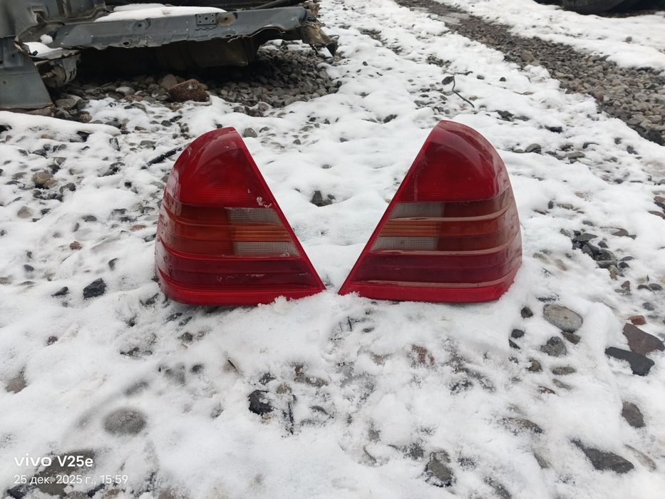 Задний стоп на Мерседес Бенс