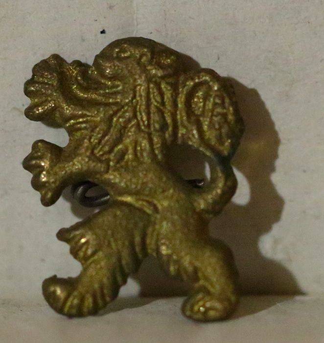 Продавам колекция от значки - антикварни и нови