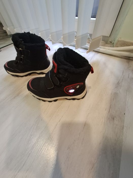 Светещи ботуши на Спайдърмен