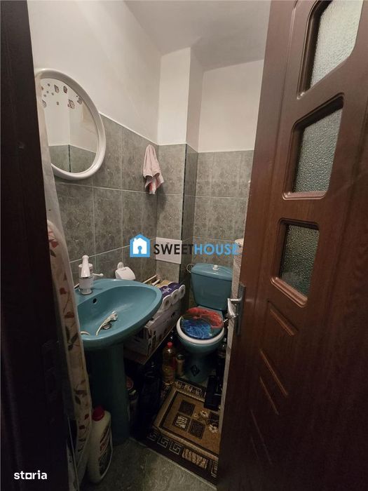 Apartament cu patru camere zona 1 decembrie