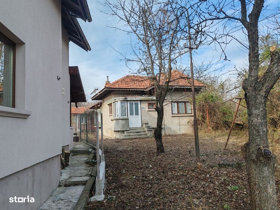 Cornu de Jos - casa Batraneasca + teren 1343mp - 60000 Euro