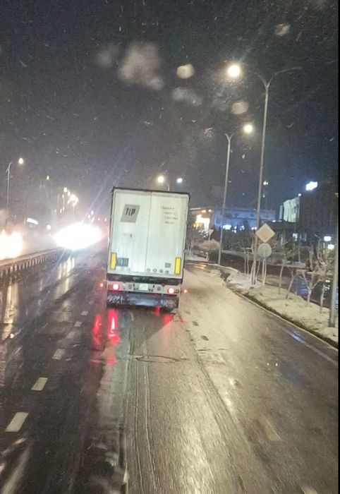 Прицеп SCHMITZ Сотилади 
 Йили: 2004