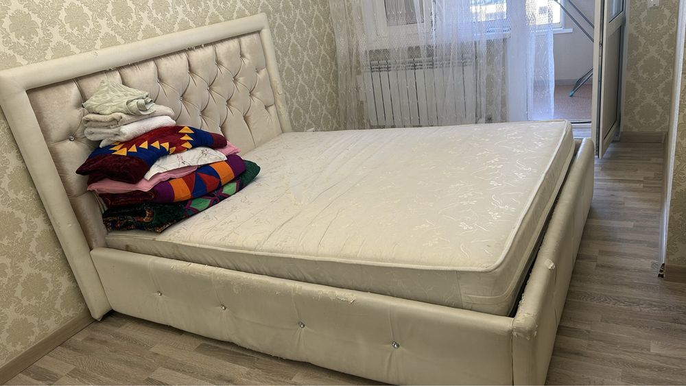 Кровать двуспальная