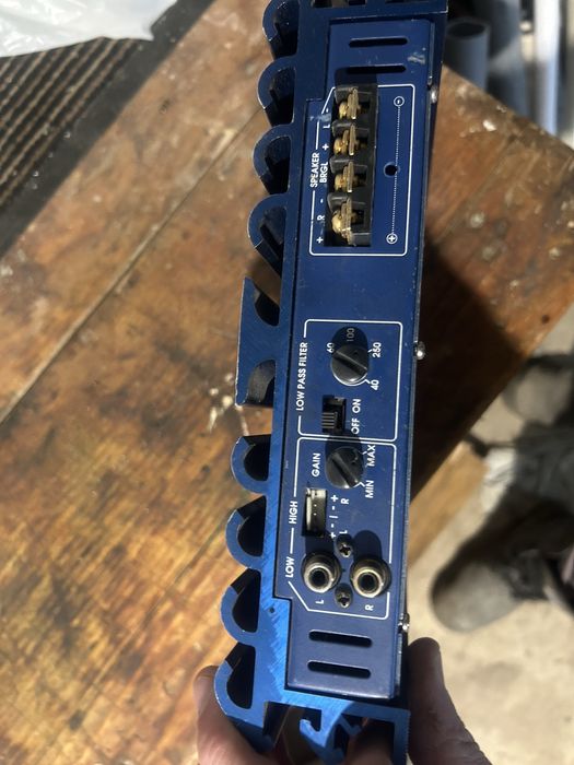 Amplificator subwoofer auto