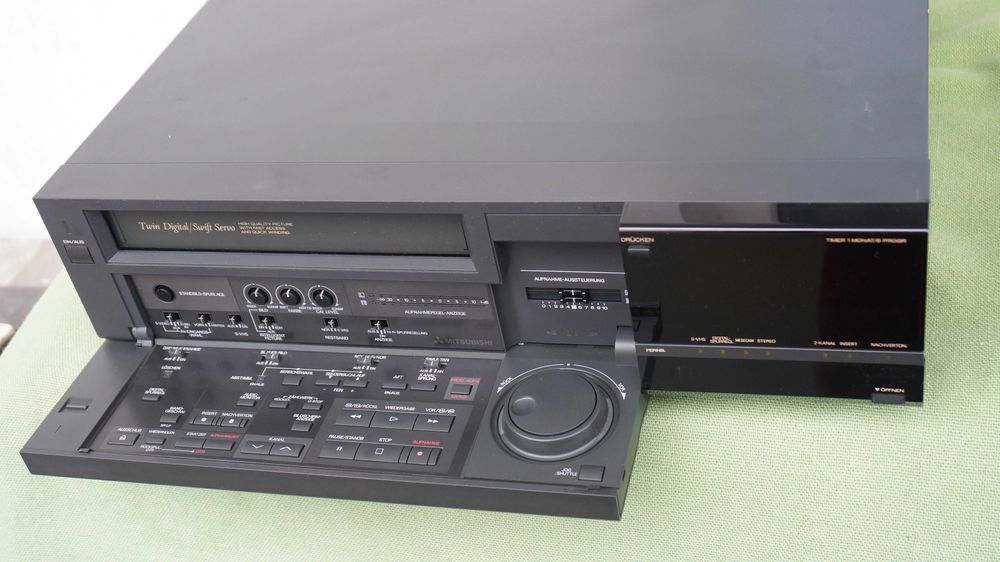 Video recorder S-VHS Mitsubishi HS-E82 DEFECT