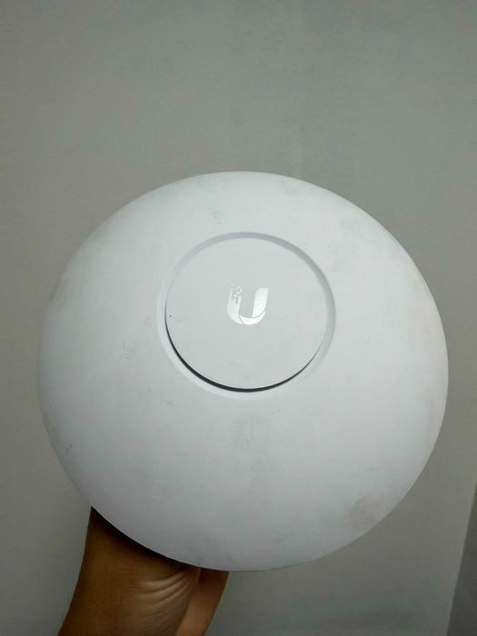Access Point Ubiquiti UniFi AP AC LR (UAP-AC-LR), set 3 bucăți, WiFi profesional dual-band + injectoare PoE incluse
