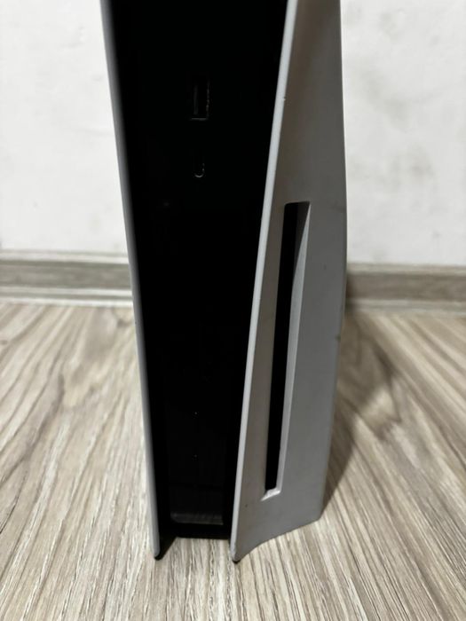 Продавам запазен ps5