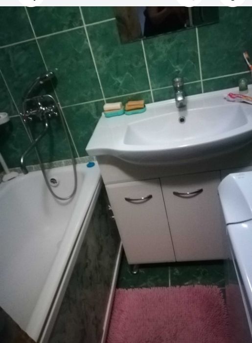 Продам двухкомнатную  .