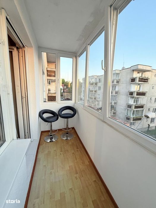Inchiriez apartament cu 2 camere, decomandat in 7 Noiembrie, etaj 3