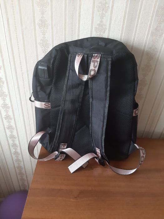 Продам рюкзак для девочки
