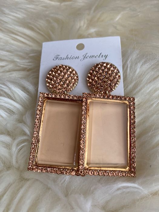Cercei bej eleganti