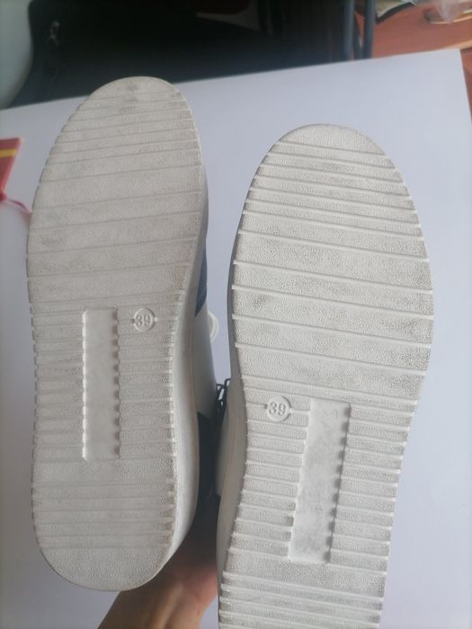 Мъжки обувки с връзки