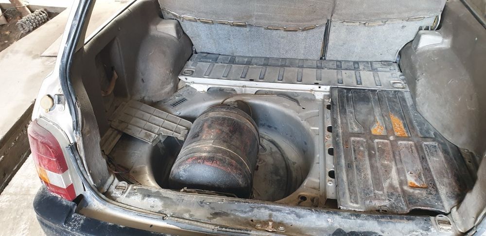 Ford mashinasi  1983 yil