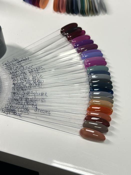 Професионални Гел лакове и лакове cnd shellac , cnd vinylux