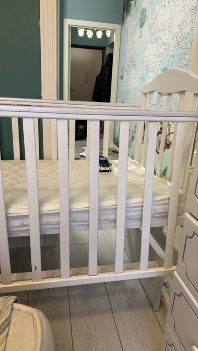 Продам манеж и комод в белом цвете.