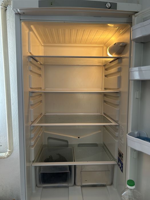 Холодильник хорошом состояний