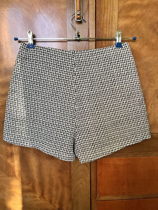 Pantaloni tip fusta mini