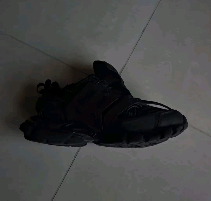 Balenciaga track