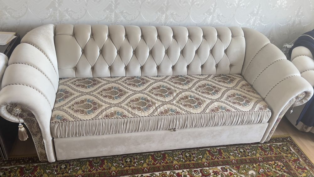 Продам диван . Срочно