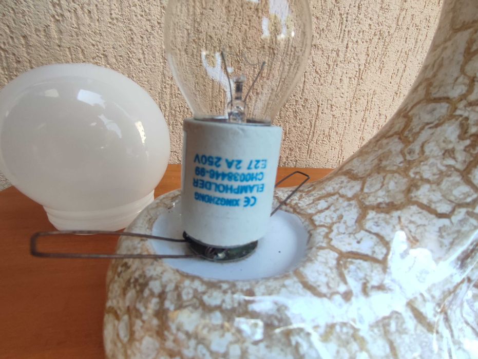 Lampa cal de portelan