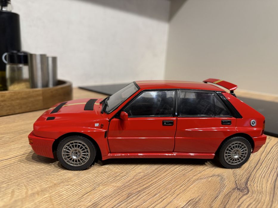 Lancia HF Integrale 1/18 Solido