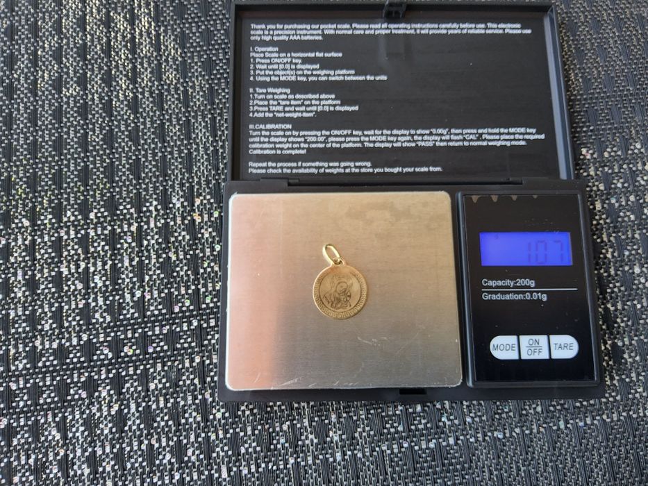 Vand medalioane aur 14 k