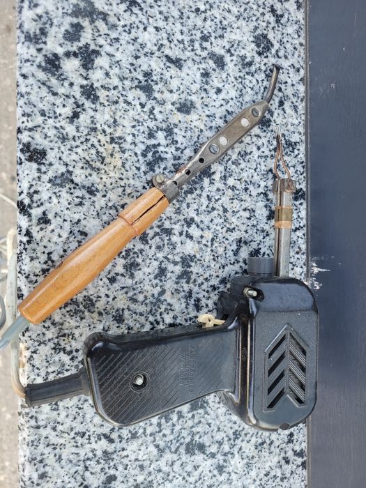 Pistol de lipit și letcon