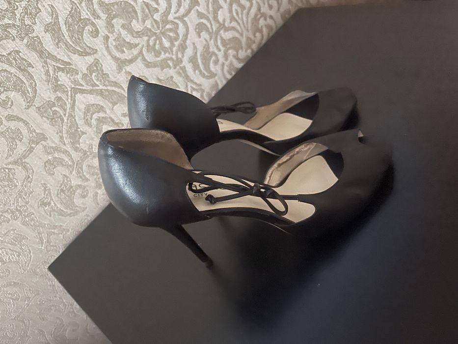 Продаю кожаные туфли Brashka 5000тг