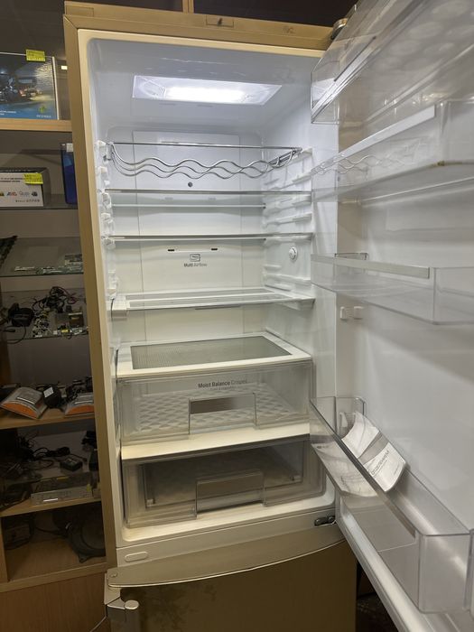 Продам Холодильник LG